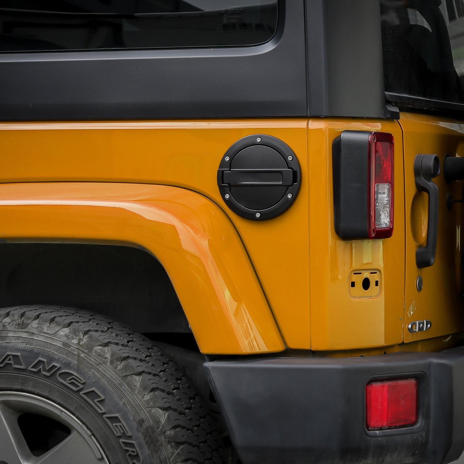 Fuel Tank Cover Filler Door Cover Gas Tank Cap 4-Door 2-Door for 2007-2016 Jeep