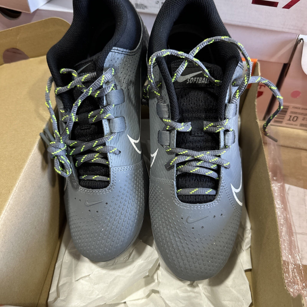 Nike Women’s Hyperdiamond 4 Pro Softball Cleats. Size 8 . New