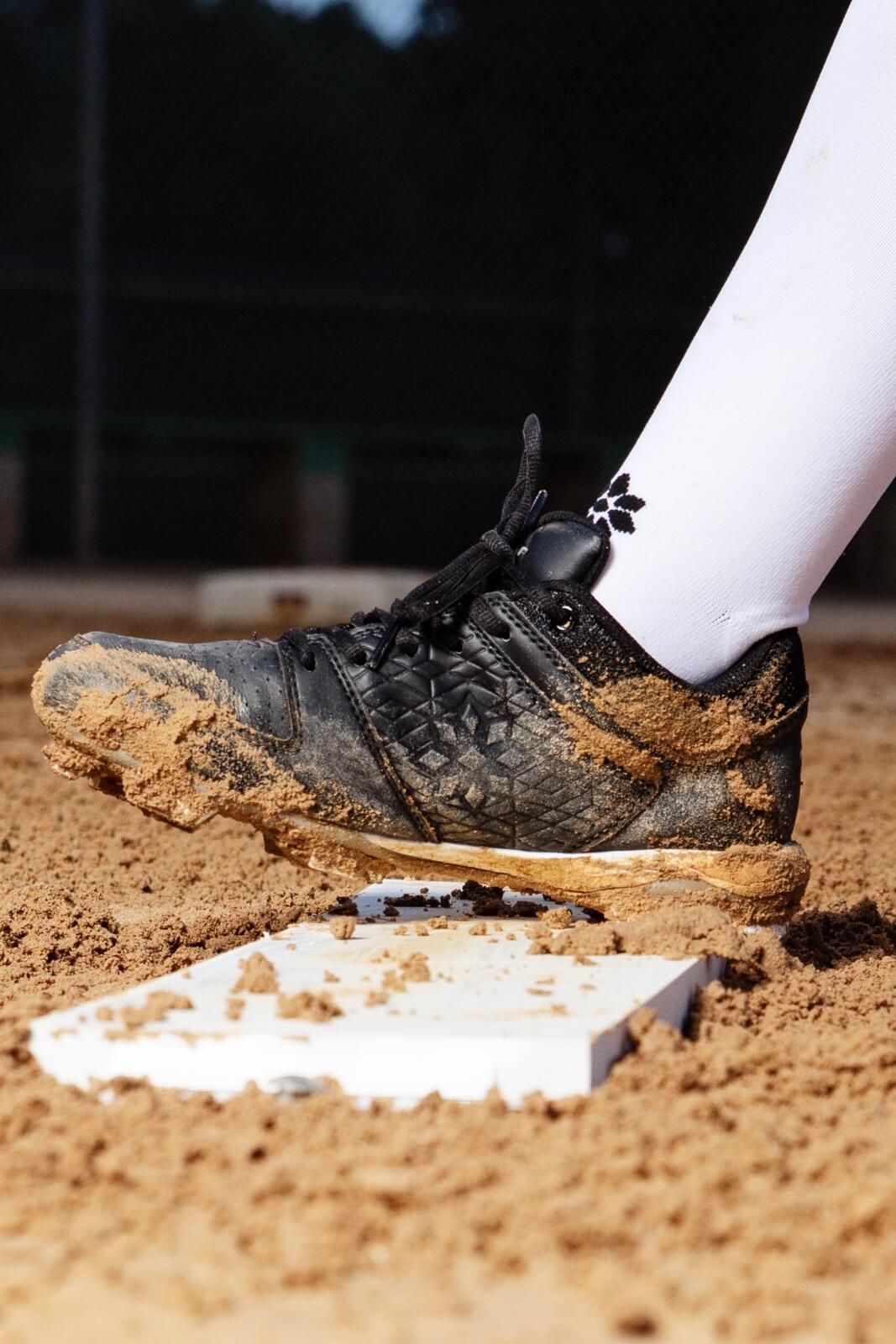 RIP-IT Women's Diamond Softball Cleats | Molded Softball Shoes for Women | Black
